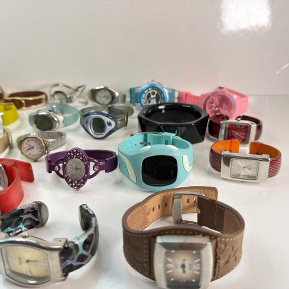 Huge Women’s Watch Bundle – 75 Pieces – Great for Resale or Collection - Picture 6 of 9